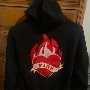 VS PINK - HOODIE HEART ON FIRE OVERSIZED S will fit  M
